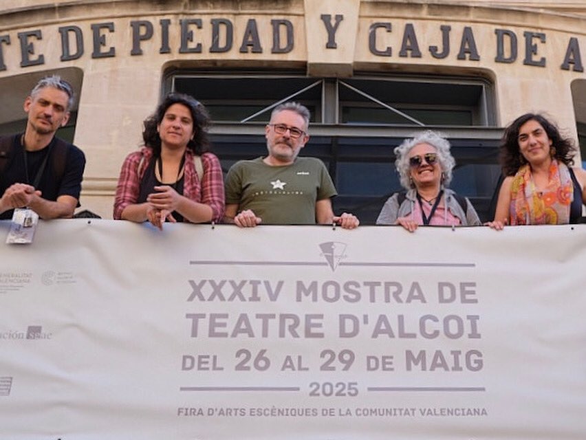 #MTA25 🤗Vos presentem al jurat dels Premis Mostra Teatre d’Alcoi 2025:
• Xelo Alós, tècnica cultura i CCV
• Roberto García, dramaturg i director, MTEAC Guillermo Heras
• Isabel Martí, actriu, dramaturga i directora
• Maria Capell, Fira Tàrrega
• Salvador Sanz, Madferia