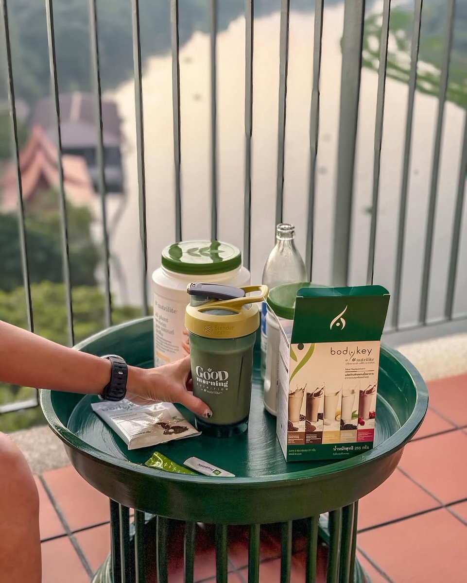 Amway's tweet image. Set yourself up for a perfectly productive day with a #BodykeyByNutrilite shake 🌅💪

📸 Amway Business Owner Eur-angkoon Ja Metayapirom 
#Amway #Nutrilite #AmwayLife