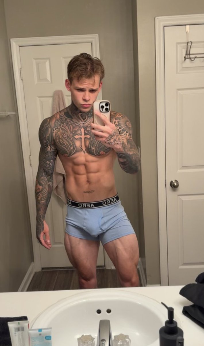LiamShredx's tweet photo. Just say 'plz' in the comments to unlock my nudyz rn https://t.co/HdQDrqhiia