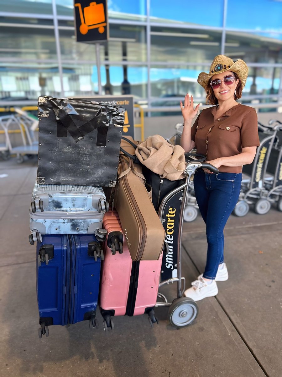 Goodbye U.S.A 🇺🇸
That was one hell of a tour! 🙌🏻

#thedollyshow #dollyparton #kellyobrien #ustour