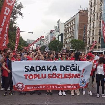 💰 İzmir Büyükşehir Belediyesi'nde en düşük işçi maaşı 66.000 TL oldu!

👇 Görüşlerinizi yorumlarda bekliyoruz!
#İzmir #Belediye #Maaş #AsgariÜcret #Ekonomi