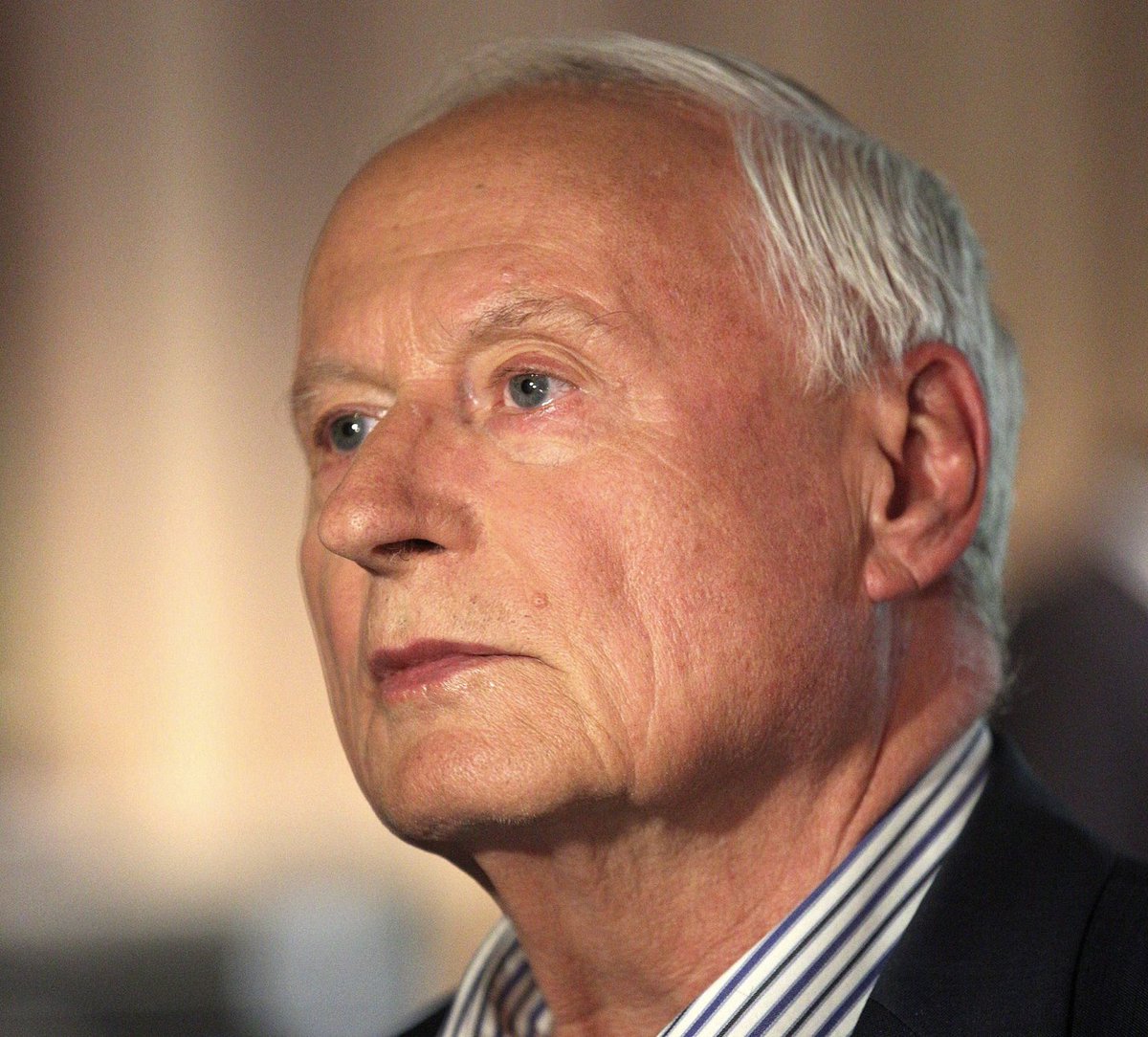 Oskar Lafontaine kritisiert den Genozid im Gazastreifen. Bundeskanzler Friedrich Merz sagte vor einigen Tagen: „Das, was die israelische Armee jetzt im Gazastreifen macht, ich verstehe offen gestanden nicht mehr, mit welchem Ziel.“ Lafontaine kommentiert: «Da kann man dem