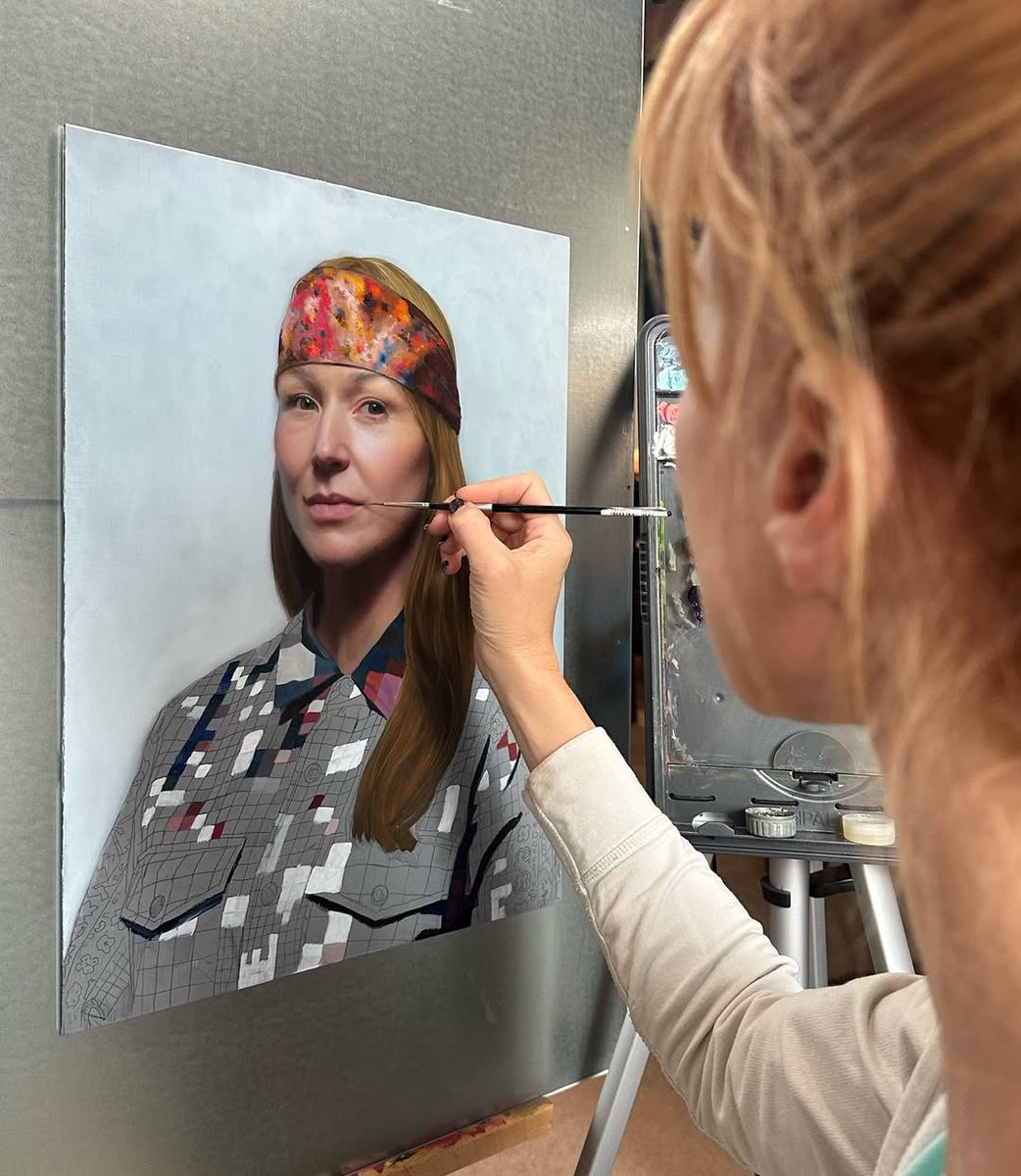 jeweljk's tweet image. Work in progress - for an exciting project I can’t wait to tell you all about. Do you recognize the inspiration for this self portrait?
Oil on ACM panel #painting