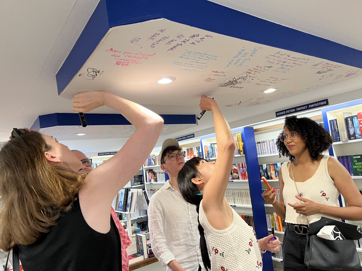 [ Retour en images ]

Encore merci aux éditions <a href="/DeSaxus/">De Saxus (updates only).</a>, à Saara El-Arifi, Rebecca F. Kuang et Samantha Shannon. 🙏

Merci aussi à vous toutes et tous. ❤️

Une journée (extra)ordinaire à <a href="/nantes/">ZZIPo</a> !🔥