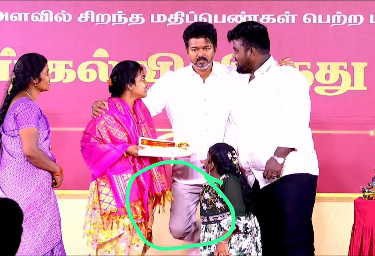 EstherRachel (@estherrachelj) on Twitter photo ஒரு மனுஷன் தான் எவ்ளோ கஷ்டப்பட்டாலும் பரவால்ல குழந்தைங்கள சந்தோஷப்படுத்தி பார்க்கணும்னு நினைக்குறாரு அத கொச்சை படுத்தி பேசறியே வெட்கமாயில்ல <a href="/VelmuruganTVK/">Velmurugan.T</a>
#WeHugVijayAnna ஒரு மனுஷன் தான் எவ்ளோ கஷ்டப்பட்டாலும் பரவால்ல குழந்தைங்கள சந்தோஷப்படுத்தி பார்க்கணும்னு நினைக்குறாரு அத கொச்சை படுத்தி பேசறியே வெட்கமாயில்ல <a href="/VelmuruganTVK/">Velmurugan.T</a>
#WeHugVijayAnna