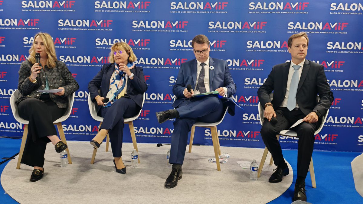 📣 Un débat passionnant où il est cité que 44% de la population reconnaît avoir des difficultés lors des démarches administratives depuis la dématérialisation...

Nous avons collectivement encore du chemin 🙄

🟧 <a href="/orange/">Orange</a> est là !