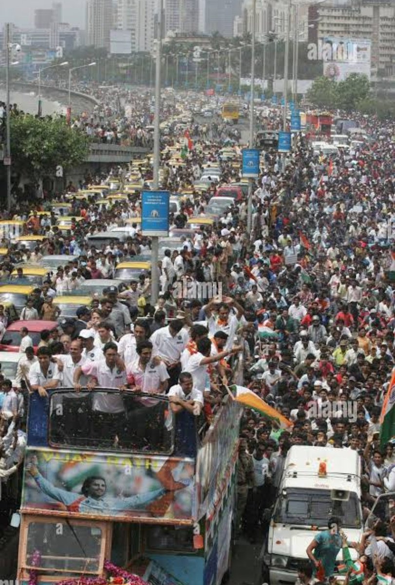 That's how Mumbai did it again and again. 
Respect for Mumbaikars 📈  
#Stampede