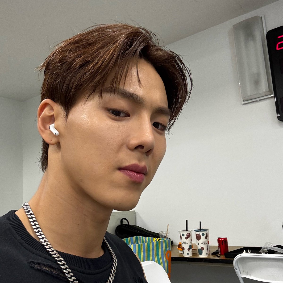 SnowEd5500's tweet photo. ... 빠안히 https://t.co/GPJBYeeirt