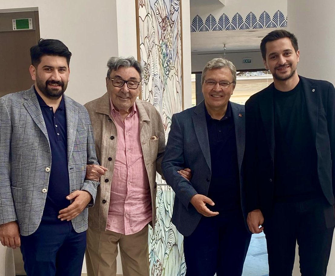 Kelkitimizin medarı iftiharı İşadamımız Aydın Doğan Beyefendiyi ziyaret ederek bayramlaştık. 
<a href="/feramuzustun/">Feramuz Üstün</a>