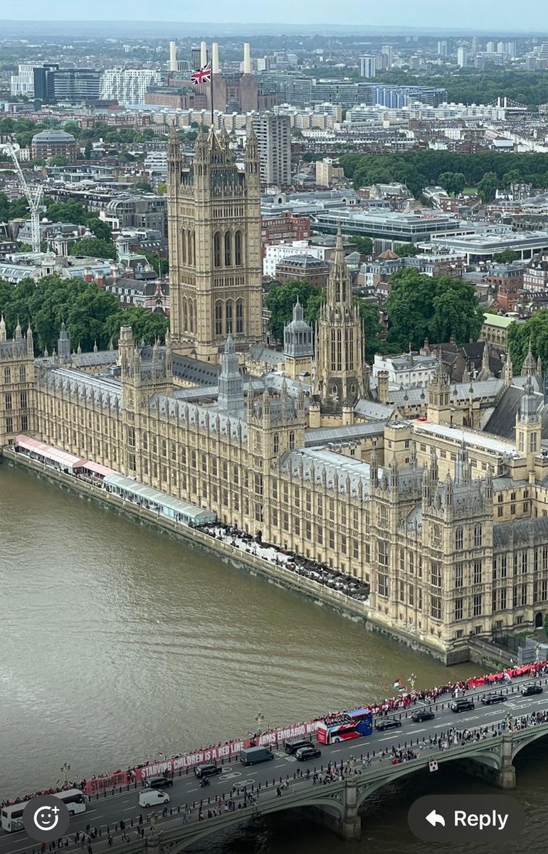 wakeartisan's tweet image. UK Parliament is surrounded by a red line for #Palestine
#StopArmingIsrael #PMQs #GazaGenocide #FreePalestine #IsraelTerroristState #Gaza #Israel_Enemy_of_Humanity