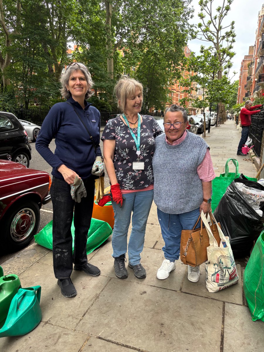 Linda A Wade🔶 (@lindaawade) on Twitter photo Great morning planting at Paul Byrne Court in Bramham Gardens funded by <a href="/RBKC/">Royal Borough of Kensington and Chelsea</a> City Living Local Life with an application made on the residents behalf by #EarlsCourtSociety. The residents were delighted in the transformation of their front planting beds. Great morning planting at Paul Byrne Court in Bramham Gardens funded by <a href="/RBKC/">Royal Borough of Kensington and Chelsea</a> City Living Local Life with an application made on the residents behalf by #EarlsCourtSociety. The residents were delighted in the transformation of their front planting beds.