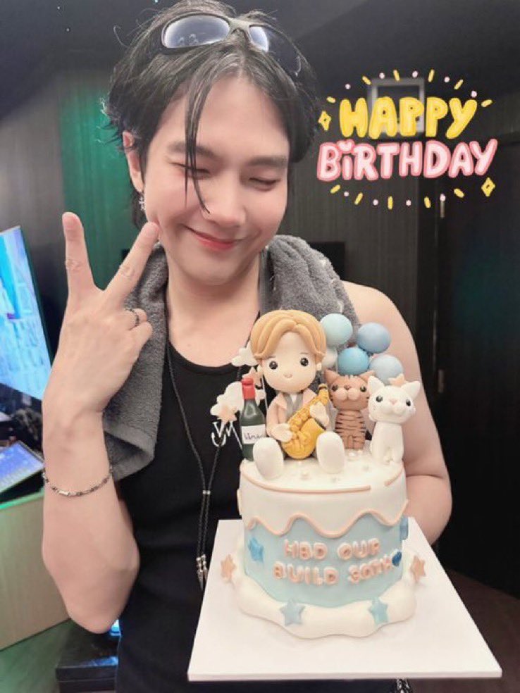 _bbbluve's tweet photo. Chỉ tăng số dư không tăng số tuổi 😗 khoẻ mạnh bình an trong tay có tất cả trong lòng là yêu thương 💙🎂

HBD BUILD NEXT LEVEL DAY 
#Chapter31WithBuild 
@JakeB4rever https://t.co/1RqLof5p2H