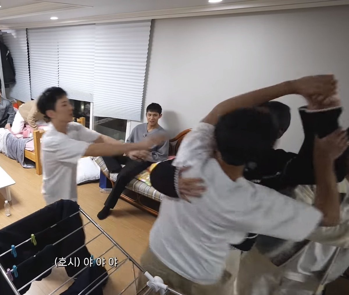 도겸 승관 싸우는 척 왈츠 추는 거 다 봤다