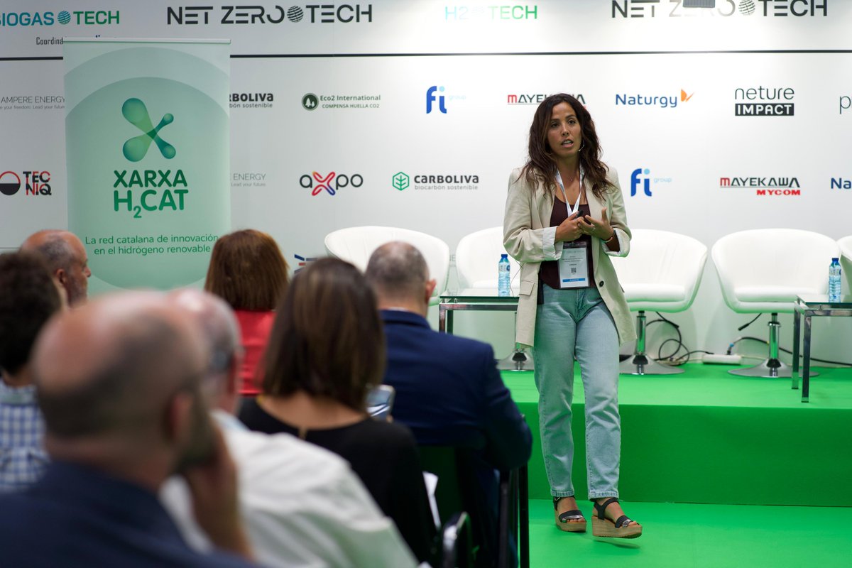 xarxaH2CAT's tweet image. 🚀 Primera parte de la jornada #H2TECH en @FeriaNetZero: 

Una mañana de mesas redondas, presentaciones tecnológicas y un #demoday con los principales agentes del sector. 

¡Por la tarde seguimos! 
 
#Innovación #Hidrógeno #networking