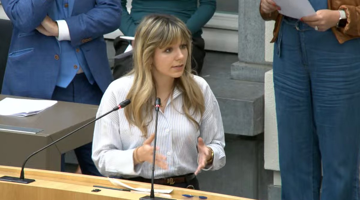 Vlaams Belang - Vlaams Parlement (@vb_vlaparl) on Twitter photo "Wanneer 43% van de kandidaat-leerkrachten niet slaagt voor testen op basiskennis, dan is er een structureel probleem. Het beleid van de 'pretpedagogie' moet eindelijk plaats maken voor een beleid dat kwaliteit in het onderwijs nastreeft.'" <a href="/ClaesenMercina/">Mercina Claesen</a> #vlaParl "Wanneer 43% van de kandidaat-leerkrachten niet slaagt voor testen op basiskennis, dan is er een structureel probleem. Het beleid van de 'pretpedagogie' moet eindelijk plaats maken voor een beleid dat kwaliteit in het onderwijs nastreeft.'" <a href="/ClaesenMercina/">Mercina Claesen</a> #vlaParl