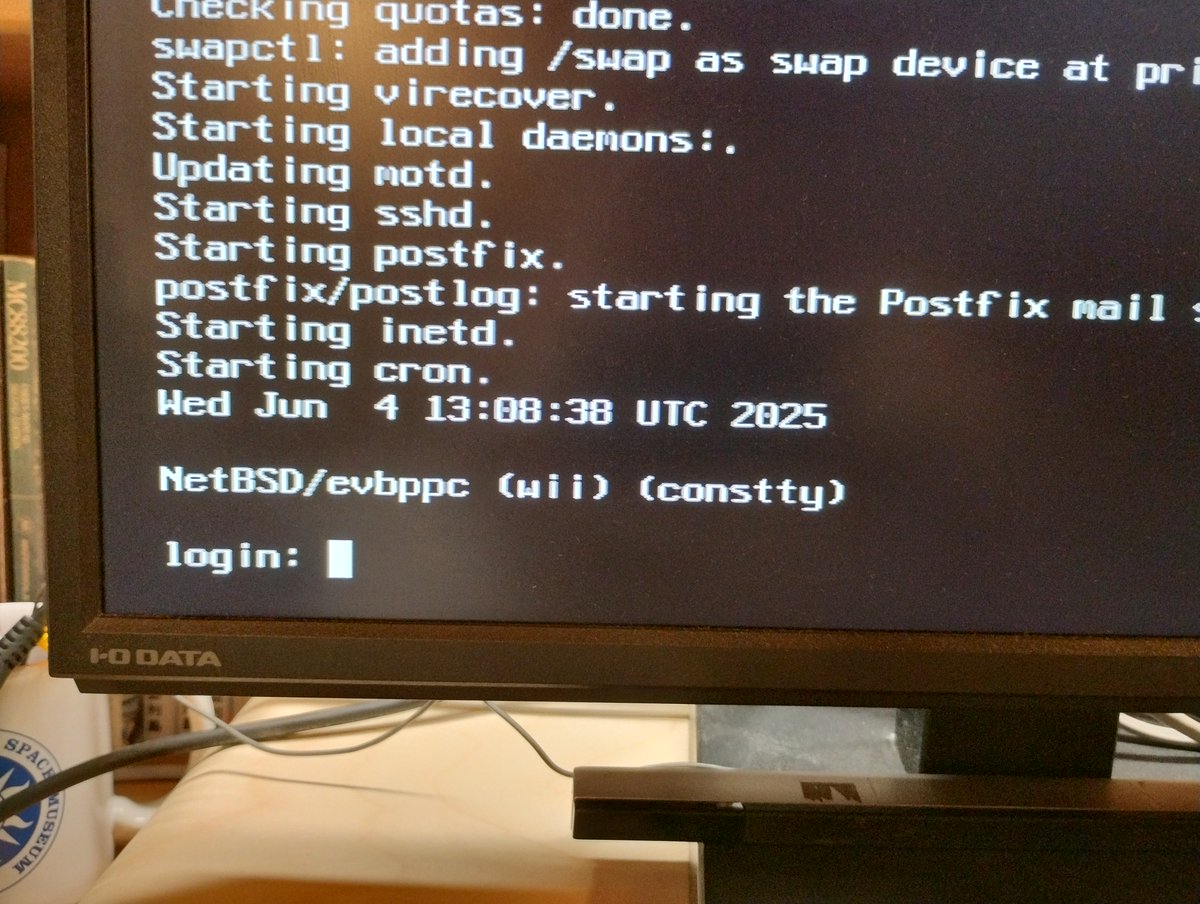 ao_kenji's tweet image. #NetBSD/evbppc -current (10.99.14) successfully booted on my Nintendo Wii. Yay!