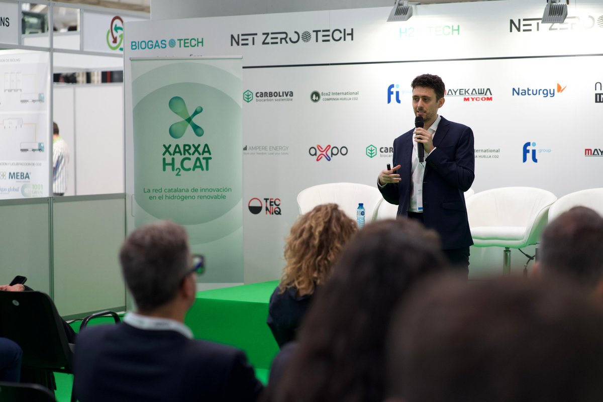 xarxaH2CAT's tweet image. 🚀 Primera parte de la jornada #H2TECH en @FeriaNetZero: 

Una mañana de mesas redondas, presentaciones tecnológicas y un #demoday con los principales agentes del sector. 

¡Por la tarde seguimos! 
 
#Innovación #Hidrógeno #networking