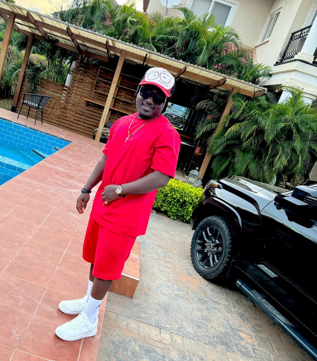 The struggle you’re in today is developing the strength you need for tomorrow. DON'T GIVE UP. #Itslikethaat #Weekend ❤️🇬🇭🙌