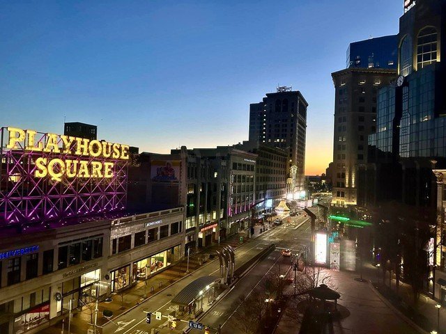 TakeaHikeCLE's tweet image. Spend your Sunday Funday with us at Take a Hike. Today we have two extraordinary tours for you:
10am | Playhouse Square District
1pm | Look Up! Architecture Tour
Make a day of it with us and join us in exploring our city! takeahikecle.com/summer-series