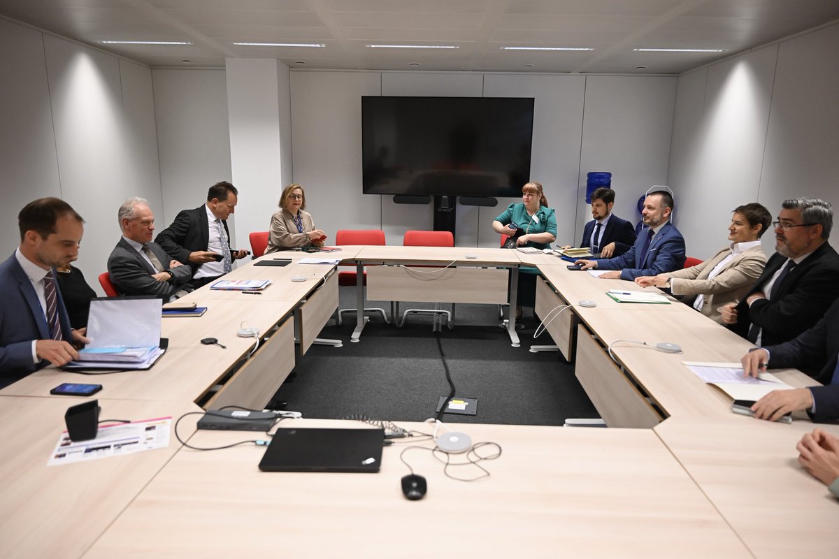 🇷🇸🇪🇺 Insightful &amp; productive talks with <a href="/GertJanEU/">Gert Jan Koopman</a> alongside <a href="/anabrnabic/">Ana Brnabic</a> on Serbia’s bold reforms to unlock EU Cluster 3 by July! 🚀 We’re harnessing EU enlargement momentum to bring Serbia into the European family where it belongs! #SerbiaToEU