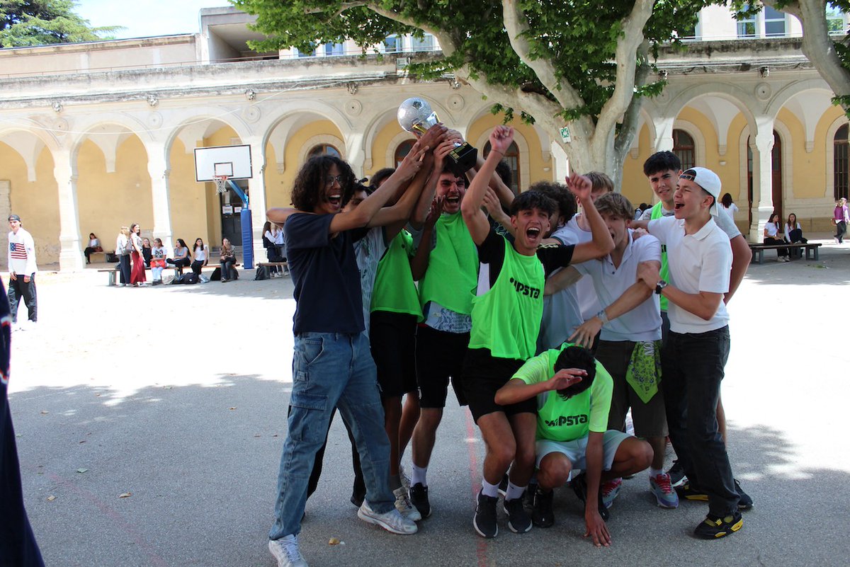 Lycée Saint Joseph tweet media