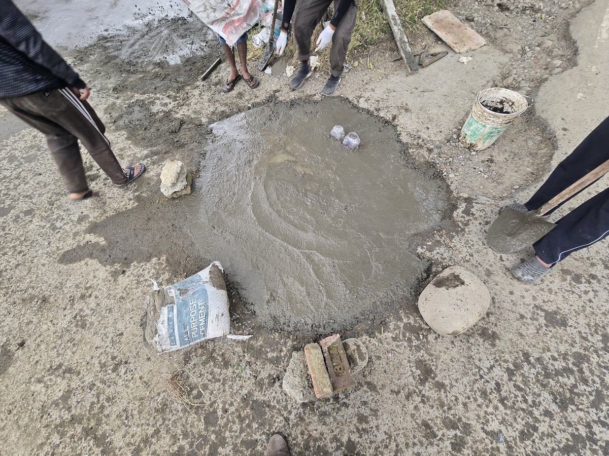 acc_tcs's tweet image. This pothole was a danger for years — causing accidents and risking lives.
Today, we took action and fixed it!
Huge thanks to our team for their time, effort, and support. 💪
Let’s keep improving our community together! ❤️ #TheCommunityServants #RoadSafety #BudgamYouth