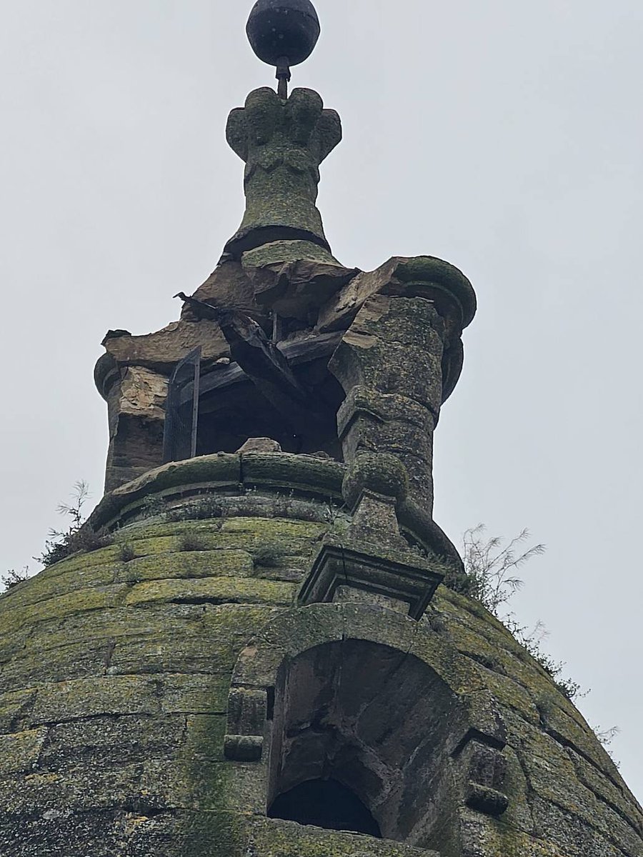 Un rayo ocasiona daños de consideración en la torre de la iglesia de San Martín de Fonzaleche, en la que se ha visto afectada una viga y parte de la cruceta.

larioja.com/la-rioja/incid…