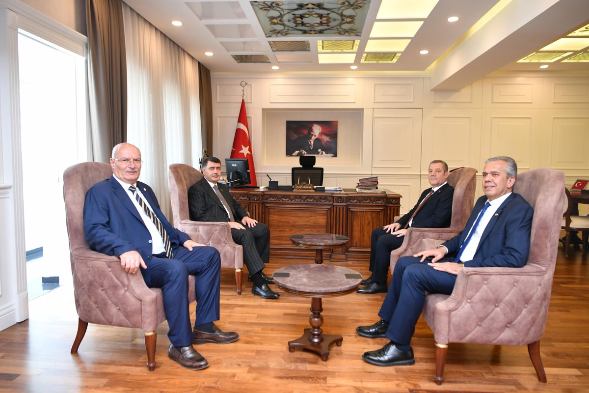 Vali Vasip Şahin, Polatlı Kaymakamı Murat Bulacak’ı ziyaret ederek ilçede yürütülen çalışmalar hakkında bilgi aldı. Ziyarette, Ankara Ticaret Odası Başkanı Gürsel Baran da Vali Şahin’e eşlik etti.