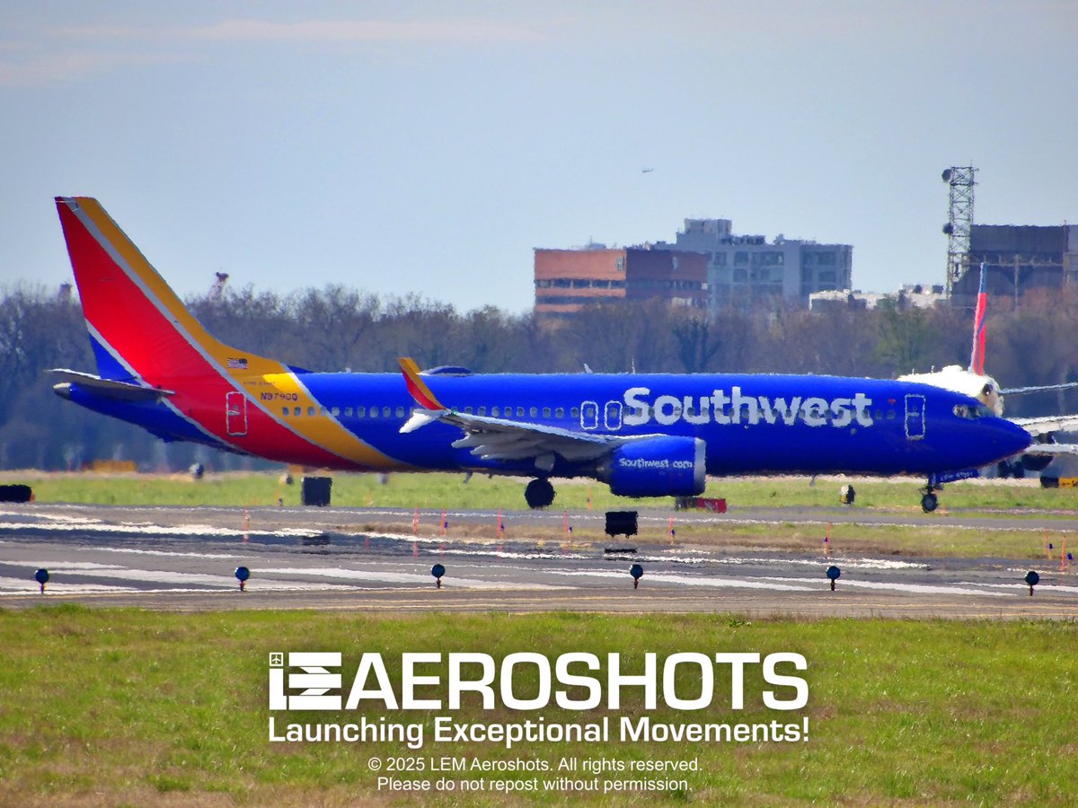 LEMAeroshots's tweet image. Love to the MAX! -LEM 😉💙❤️💛🤗

✈️ @SouthwestAir @Boeing 737 MAX 8 🎨 Heart Livery 🔢 #N8790Q 📍 DCA (@Reagan_Airport) 🛬 Runway 1 🗓️ April 4, 2024 📸 @Kodak @KodakPIXPRO AZ528

#LEMAeroshots #FlyReagan #DCA #Southwest #SouthwestHeart #Boeing737 #Boeing737MAX #Landing #TeamMWAA
