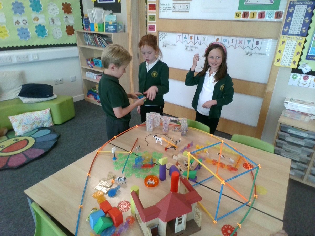 P3b had an exciting challenge this afternoon linked to our farming topic. We had to work in teams to create our own farms using the success criteria provided. We all worked so well together and came up with some fantastic designs!