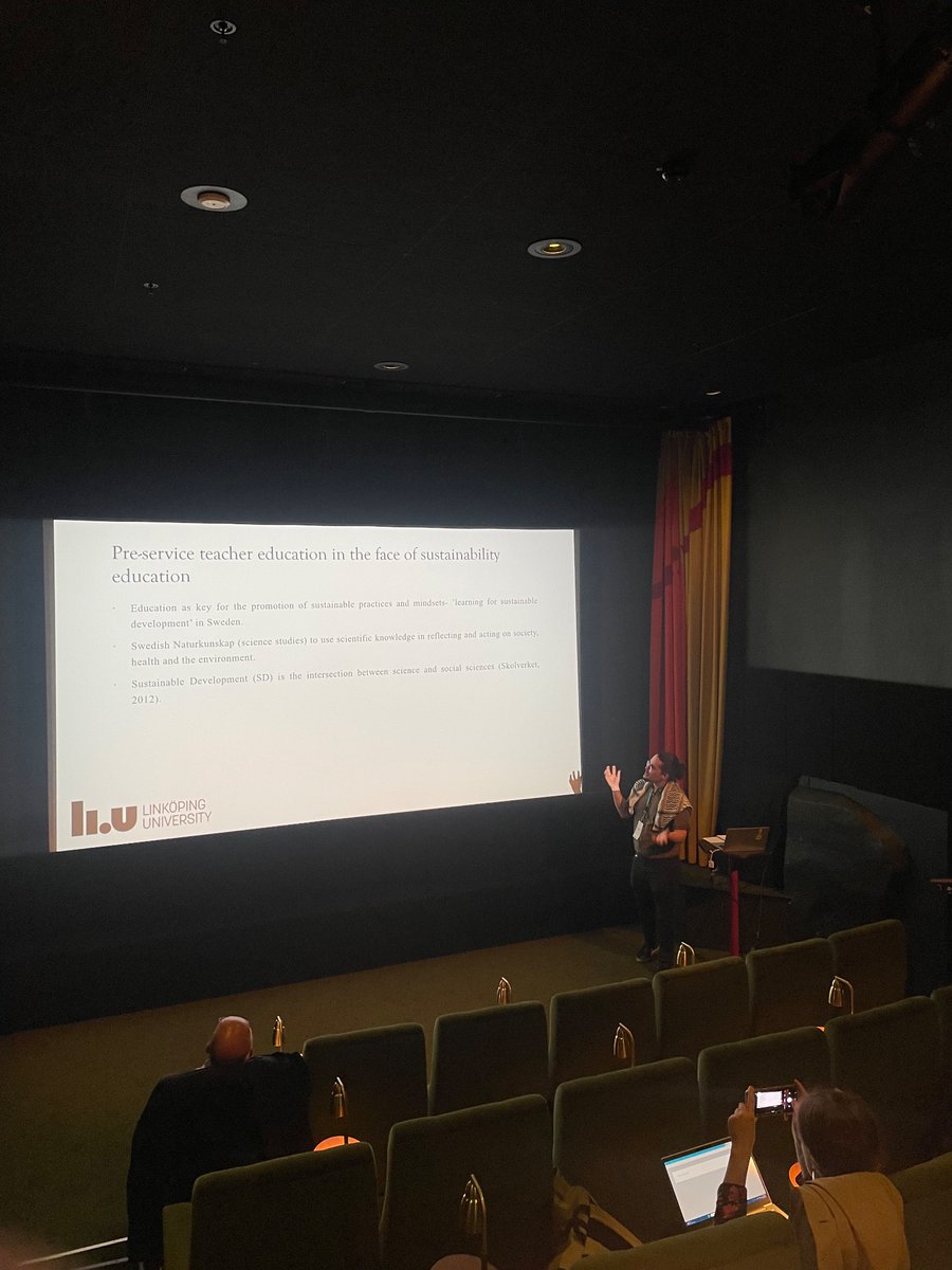 Manuel Fernández Santana (Research Proposal) —
Navigating pre-service science studies teachers’ role in
#sustainability education with the aid of interactive
#visualization- a holistic critical social perspective
Chair: Ingo Eilks