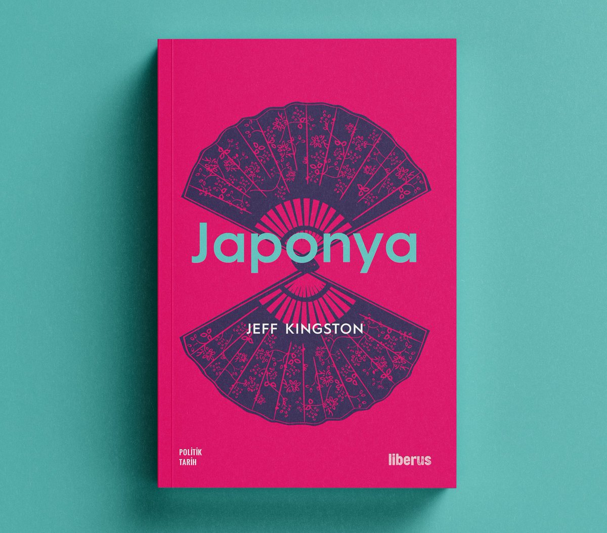 Japonya, II. Dünya Savaşı sonrası dönemden bugüne kadar nasıl bir dönüşüm geçirdi?
Hangi iç ve dış etkenler bu adanın modernleşme yolculuğunu şekillendirdi?
Jeff Kingston, okurlarını bu büyüleyici ülkenin çağdaş tarihine derin bir yolculuğa çıkarıyor.
Politik Tarih serimiz 5.