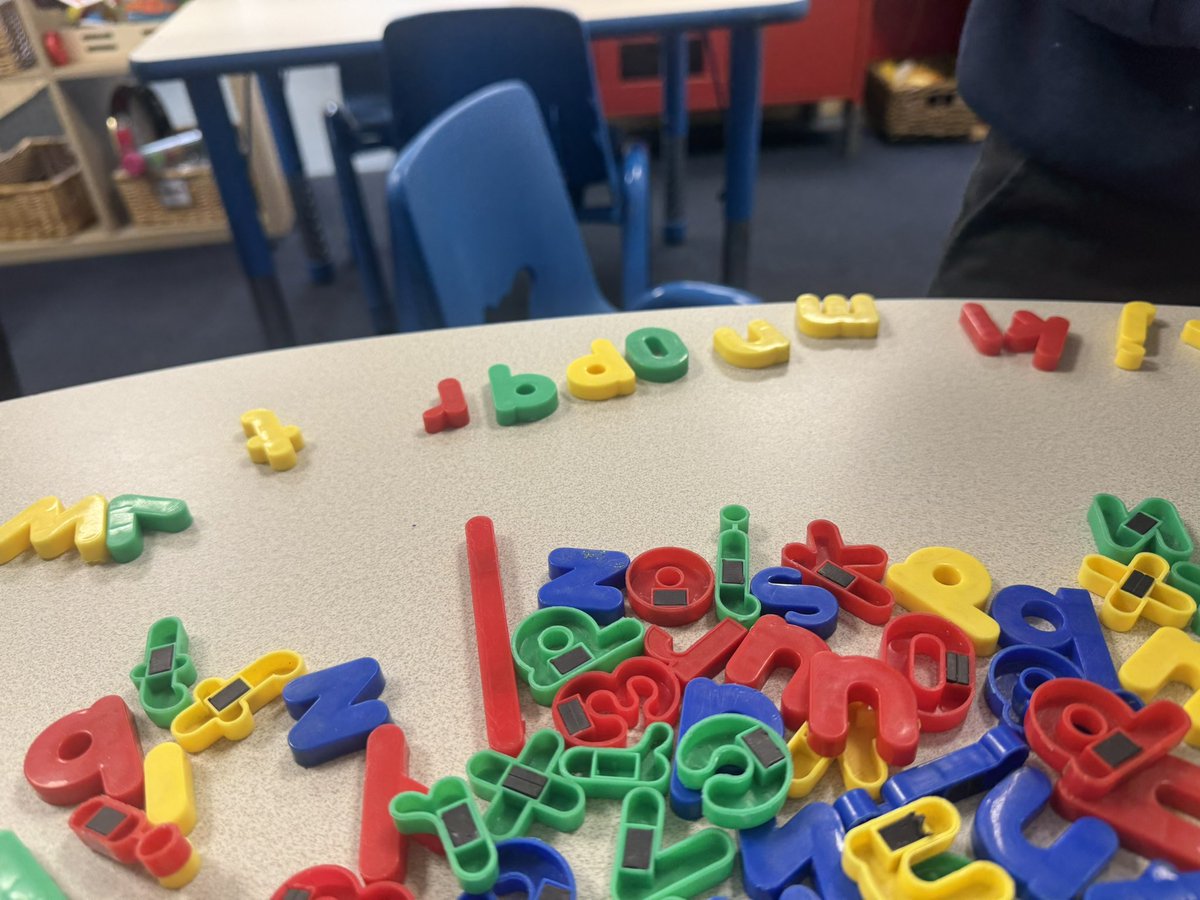 So wonderful to see our Sunflower children fully engaged in lining and arranging objects! This hands-on activity is fantastic for developing sequencing, spatial awareness, and fine motor skills. 🧩 #SEN #EarlyYears #ChildDevelopment