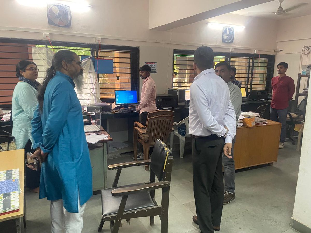 આજ મામલતદાર કચેરી, ભાવનગર ગ્રામ્યની આકસ્મિક મુલાકાત લઈ કામગીરીની સમીક્ષા કરવામાં આવી. તેમજ લોકોને સેવાઓ વધુ ઝડપથી મળે તેવી સંબધિત કર્મચારીઓ તથા અધિકારશ્રીઓને સુચના આપેલ.
<a href="/CMOGuj/">CMO Gujarat</a>
<a href="/BhanubenMLA/">Bhanuben Babariya</a>
<a href="/revenuegujarat/">Revenue Dep. Gujarat</a>
<a href="/AlokPandey_IAS/">Alok Pandey IAS</a>
<a href="/Info_Bhavnagar/">Info Bhavnagar GoG</a>