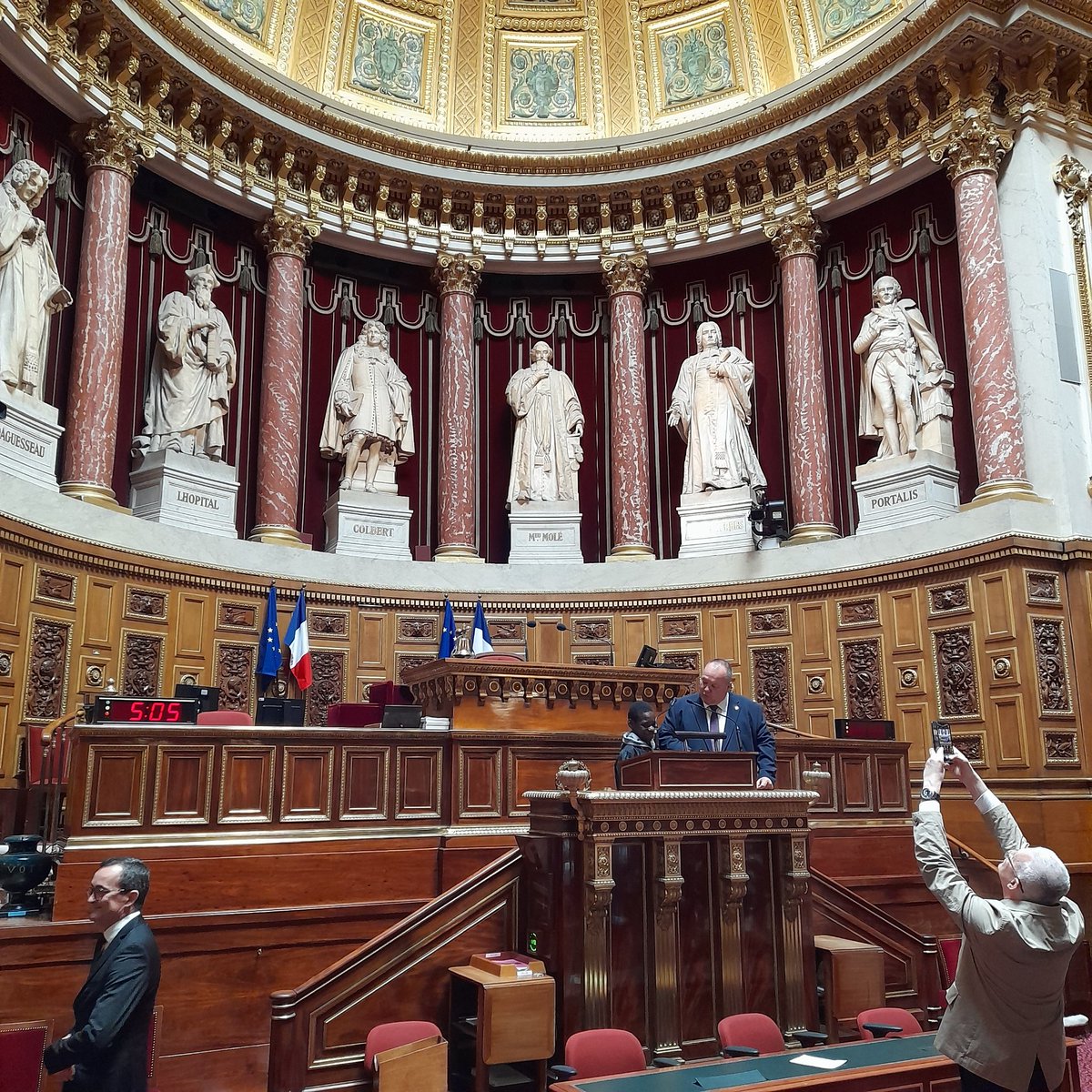 Mainvilliers28's tweet photo. Les élus du Conseil municipal des enfants ont visité le Sénat le 4 juin 2025, en présence de Michèle BONTHOUX, Maire et Conseillère régionale, et de plusieurs élus du Conseil municipal. La visite du Palais du Luxembourg a été menée par Daniel GUERET, Sénateur d'Eure-et-Loir. https://t.co/mnDbtjKZTB