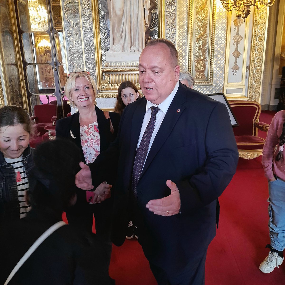 Mainvilliers28's tweet photo. Les élus du Conseil municipal des enfants ont visité le Sénat le 4 juin 2025, en présence de Michèle BONTHOUX, Maire et Conseillère régionale, et de plusieurs élus du Conseil municipal. La visite du Palais du Luxembourg a été menée par Daniel GUERET, Sénateur d'Eure-et-Loir. https://t.co/mnDbtjKZTB