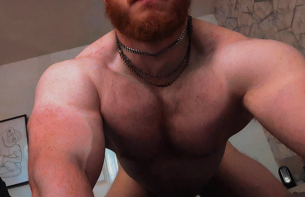 GingerBredxx's tweet image. Legs up boy.