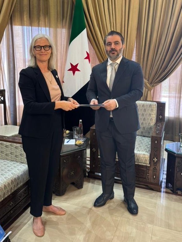 WFP_Syria's tweet image. Today #WFP Rep Marianne Ward met FM Dr Asaad Al-Shaibani in Damascus to present her credentials & reaffirm our shared commitment to #ZeroHunger & strong partnership for the people of #Syria. Together, we’re helping forge a new social contract— rooted in dignity, resilience & hope