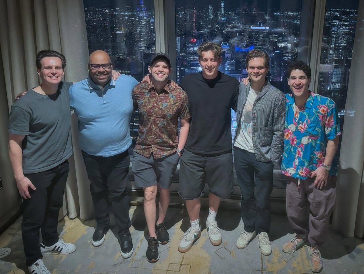 jeremyjordancom's tweet photo. Thanks to @darrencriss for sharing this photo of the Tony nominated leading men in musicals. #Broadway #Musicals #FloydCollins #TwoTimeTonyNominee #JeremyJordan #JeremyMJordan #PocketKing #DarrenCriss #MaybeHappyEnding #DeadOutLaw #SunsetBlvd #JustInTime #AWonderfulWorld https://t.co/ETUe8yy0bi
