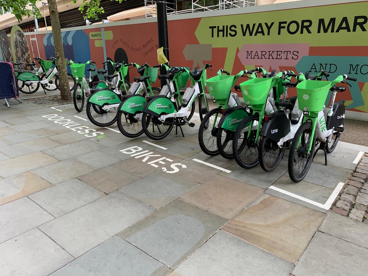 E anche identificare univocamente (e magari georeferenziare) aree di parcheggio per il bikesharing a schema libero (dockless bikes) a roma sembra impossibile.