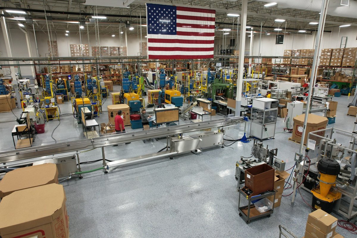 PTEXPO_Official's tweet photo. What do you do after 35 years of success in injection molding? For Larry Austin, you start again—with purpose.

In his “second act” in plastics, Austin is doubling down on what matters most to him: keeping injection molding (and jobs) strong in the Midwest. https://t.co/CJu5KaZPQJ