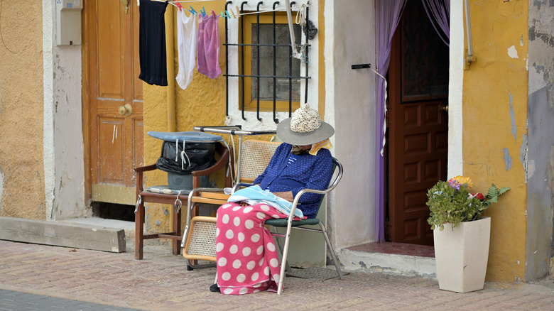 shagbark_hick's tweet image. I am not a proponent of this idea that &quot;wherever you go, there you are.&quot; Or at least, while I can admit there is some truth to it, I find it is often misapplied, trite, or incomplete.

Place does matter. Some places are better than others. One&apos;s mentality does have *some* effect,…