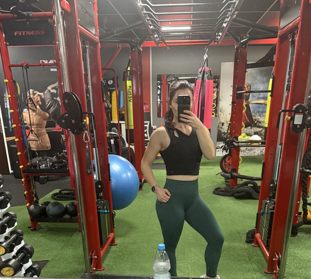 Gymtime. 😏 Wie gerne würdest du im Anschluss die schwitzigen Söckchen aus lutschen ? 💦