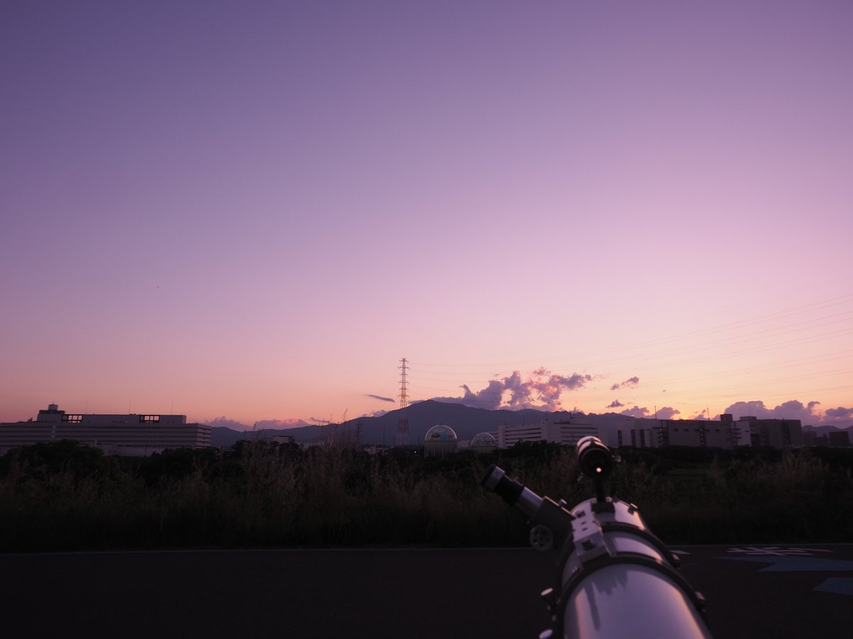 月の拡大 - البحث / X