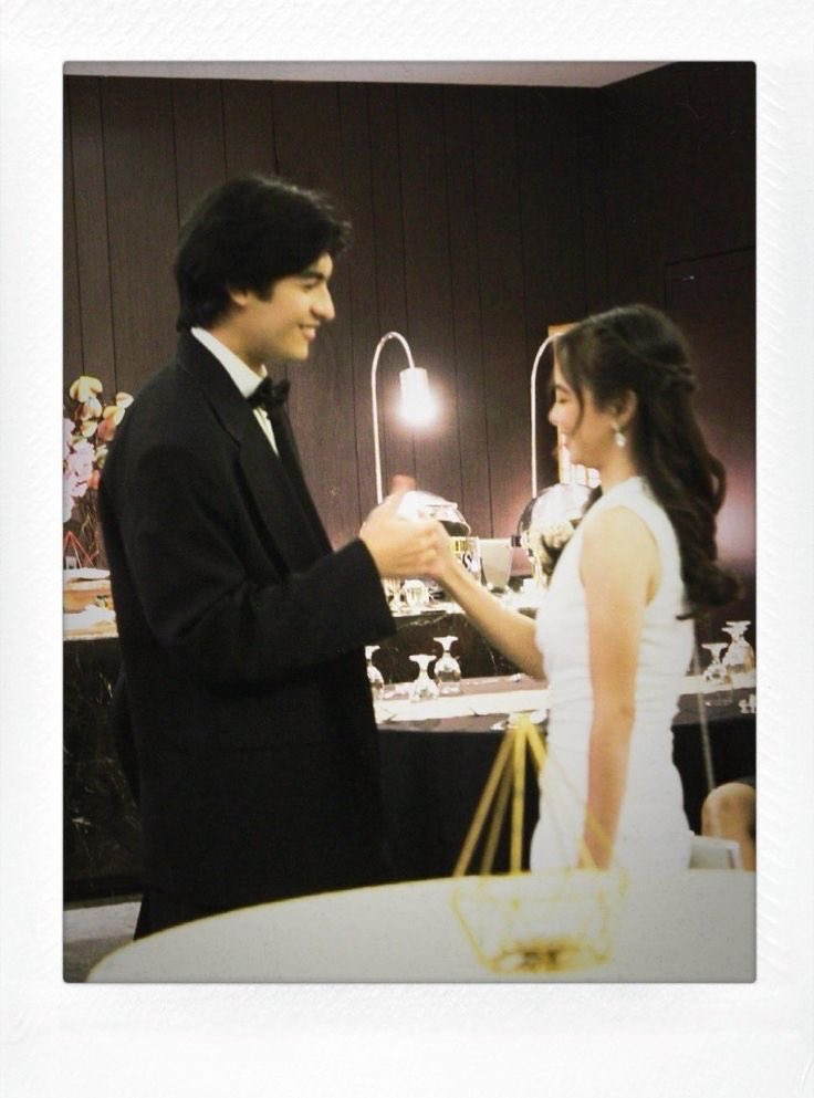 luvrdres's tweet image. terms &amp;amp; conditions,
an #ashdres au ᯓᡣ𐭩.ᐟ

after a scandal implicates their families, diplomat-lawyer kaius and lawyer-turned-café-owner saoirse are forced into an arranged marriage. 

problem: they hated each other in law school.
worse: they're still drawn to each other.