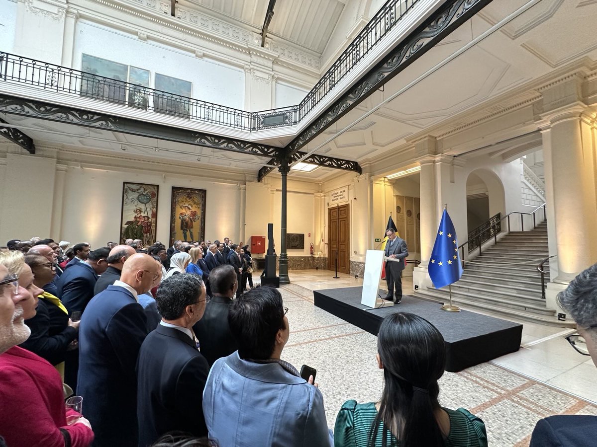 Botschafter Martin Kotthaus (@dbobruessel) on Twitter photo Merci M. le #PremierMinistre <a href="/Bart_DeWever/">Bart De Wever</a> pour la rencontre avec les ambassadeurs Ă Bxl aujdh! Soutien fort pour lâUkraine, une OTAN renforcĂ©e, le multilatĂ©ralisme, le libre-Ă©change, lâUnion europĂ©enne, lâindustrie europĂ©en et un marchĂ© UE intĂ©rieur plus approfondi! Merci M. le #PremierMinistre <a href="/Bart_DeWever/">Bart De Wever</a> pour la rencontre avec les ambassadeurs Ă Bxl aujdh! Soutien fort pour lâUkraine, une OTAN renforcĂ©e, le multilatĂ©ralisme, le libre-Ă©change, lâUnion europĂ©enne, lâindustrie europĂ©en et un marchĂ© UE intĂ©rieur plus approfondi!