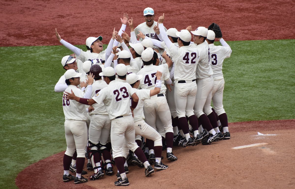 早稲田大学優勝おめでとうございます！

平日とは思えないくらいたくさんのお客さんが集まりました！　プレーオフ特別号もかなり配ることが出来て良かったです。
最後まですごいリーグ戦でした。
私も、燃え尽きたと言いますか、ちょっと疲れが出ております・・・。

#東京六大学野球 
＃優勝決定戦