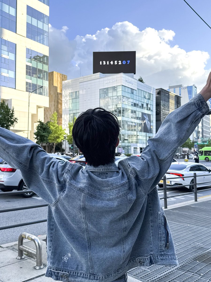 [#링치] 

Happy birthday to me🎂
많은 반디의 축하 정말 감사해요, 생일 이벤트도 감사합니다! 새로운 한 해, 링치도 더 열심히, 더 빛나고, 더 훌륭해 질게요! 함께해 줘서 고맙고, 우리 반디가 행복할 수 있게 영원히 함께할게요 사랑합니다❤❤❤❤❤❤❤

#FANTASYBOYS #판타지보이즈
#LINGQI