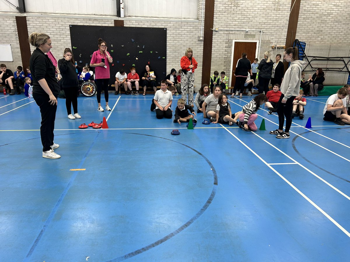 pe_stchris's tweet image. Fantastic morning for my @LshipSkillsFdn sports leaders assisting @JamesDixon_UKDS with the @Panathlon festival at school. Lovely to see so many children from a number of local Junior schools attend.
