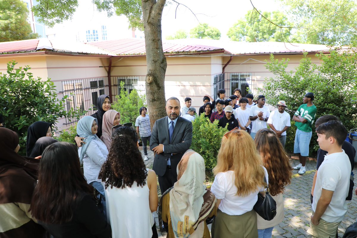 baruedutr's tweet photo. Üniversitemiz Rektörü Prof. Dr. Ahmet Akkaya, Türkçe Öğretim Uygulama ve Araştırma Merkezini ziyaret ederek uluslararası öğrencilerle bir araya geldi. 

@profdraakkaya https://t.co/FzDQT9GGOe